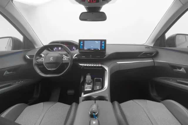 Peugeot 5008 (2022) thumbnail 3