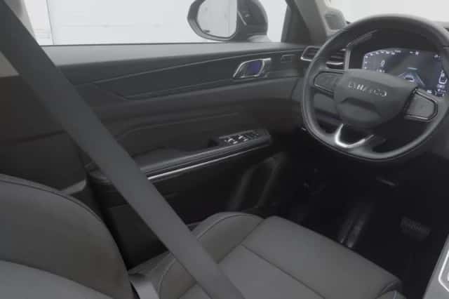Lynk & Co 01 (2023) thumbnail 11