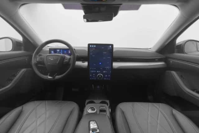 Ford Mustang (2024) thumbnail 3