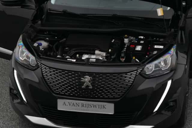 Peugeot 2008 (2022) thumbnail 31