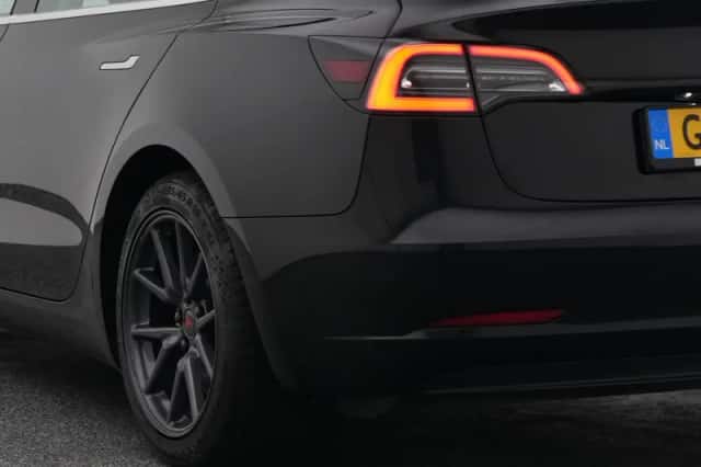 Tesla Model 3 (2019) thumbnail 18