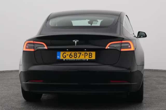Tesla Model 3 (2019) thumbnail 10