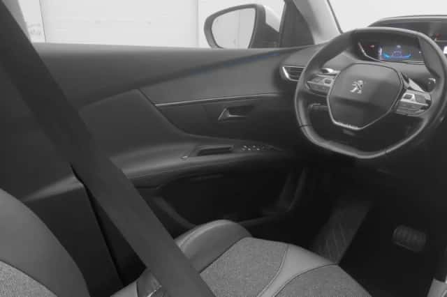 Peugeot 3008 (2020) thumbnail 11