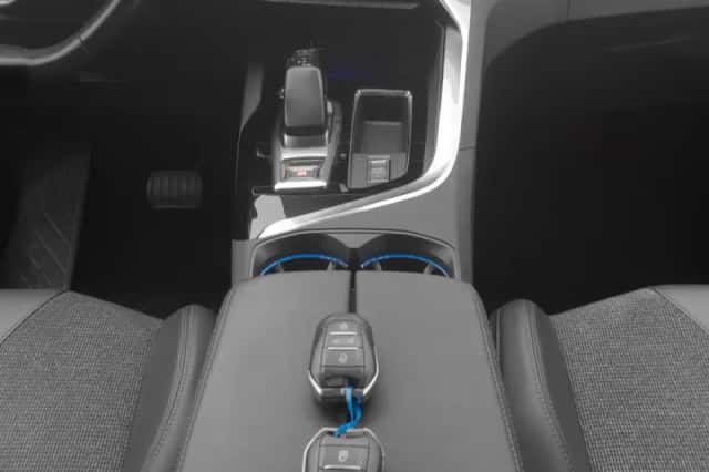 Peugeot 3008 (2020) thumbnail 12