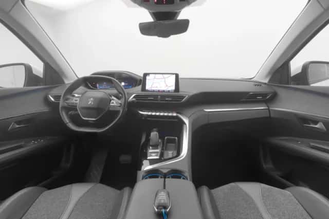 Peugeot 3008 (2020) thumbnail 3