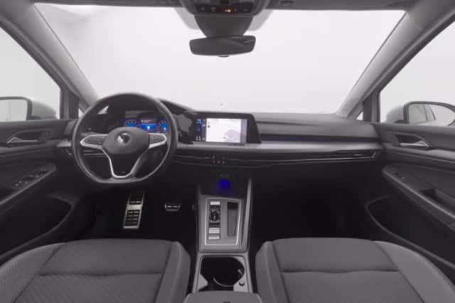 Volkswagen Golf (2022) thumbnail 3