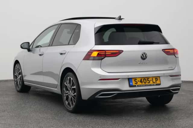 Volkswagen Golf (2022) thumbnail 5