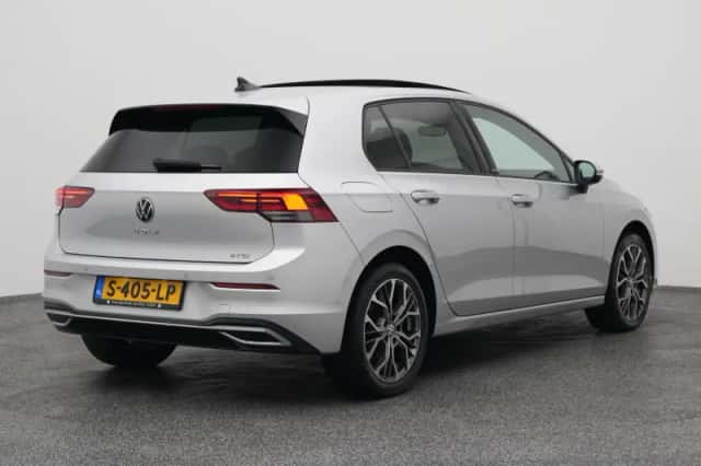 Volkswagen Golf (2022) thumbnail 6