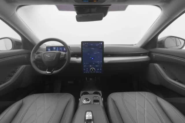 Ford Mustang (2024) thumbnail 3