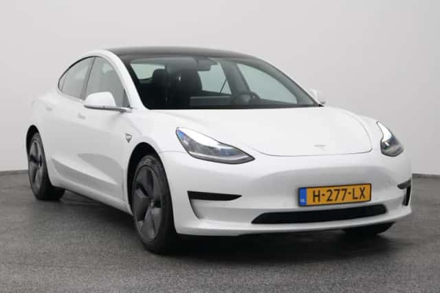 Tesla Model 3 (2020) thumbnail 2