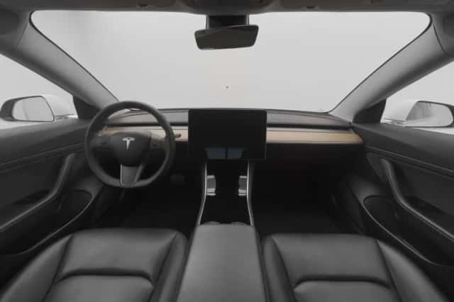 Tesla Model 3 (2020) thumbnail 3