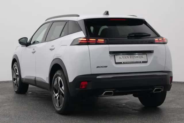 Peugeot 2008 (2023) thumbnail 5