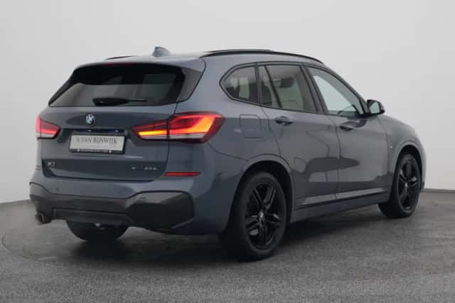 BMW X1 (2021) thumbnail 6