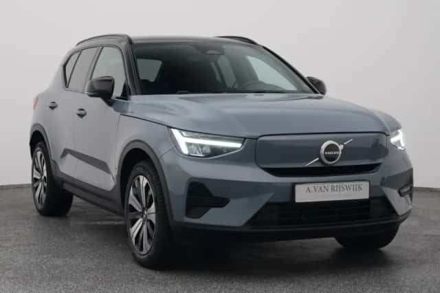 Volvo XC40 (2022) thumbnail 2