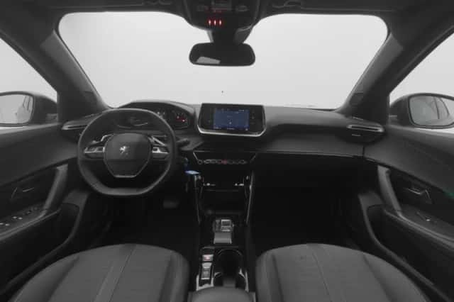 Peugeot 2008 (2022) thumbnail 3
