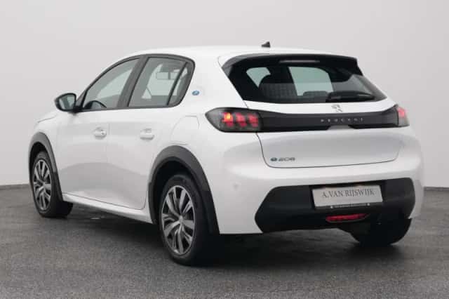Peugeot e-208 (2023) thumbnail 6