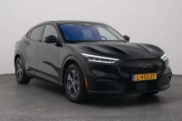 Ford Mustang (2021) thumbnail 2