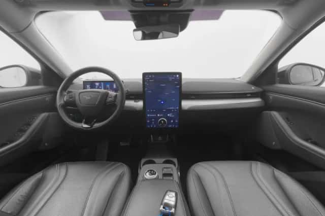 Ford Mustang (2021) thumbnail 3