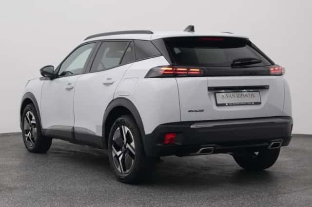 Peugeot 2008 (2023) thumbnail 5