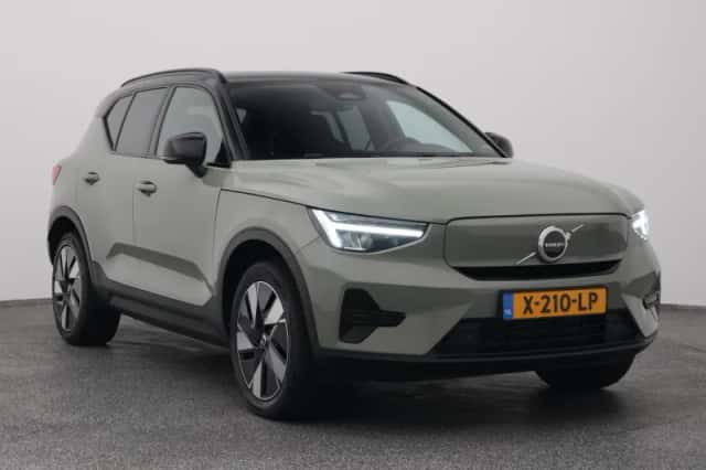 Volvo XC40 (2023) thumbnail 2