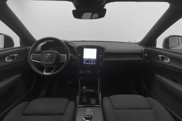 Volvo XC40 (2023) thumbnail 3