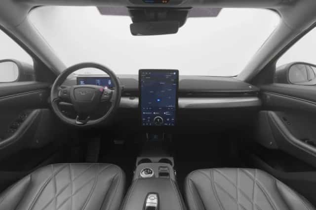 Ford Mustang (2021) thumbnail 3