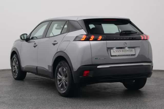 Peugeot e-2008 (2021) thumbnail 6