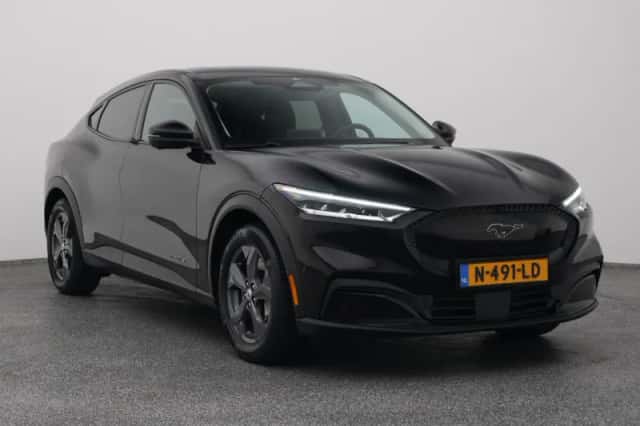 Ford Mustang (2021) thumbnail 2