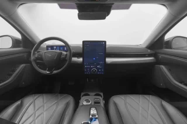 Ford Mustang (2021) thumbnail 3