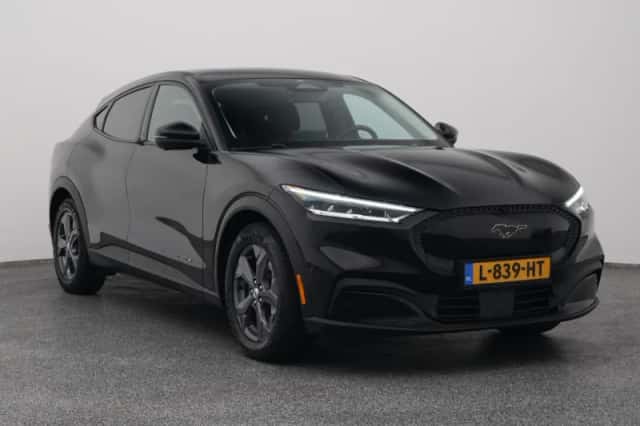 Ford Mustang (2021) thumbnail 2