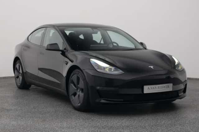 Tesla Model 3 (2021) thumbnail 2