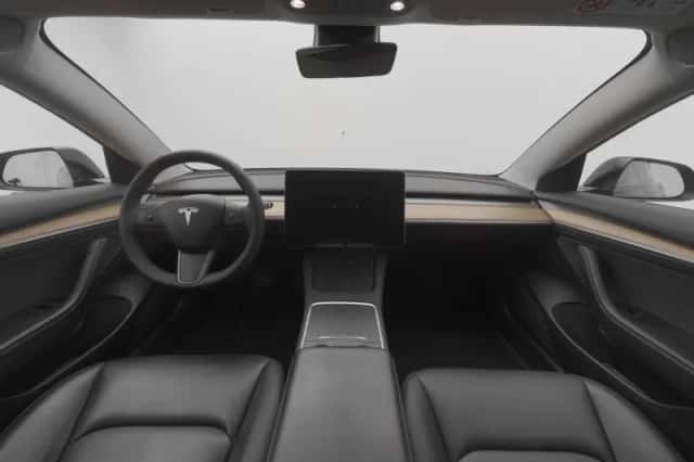 Tesla Model 3 (2021) thumbnail 3