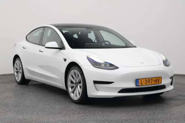 Tesla Model 3 (2021) thumbnail 2