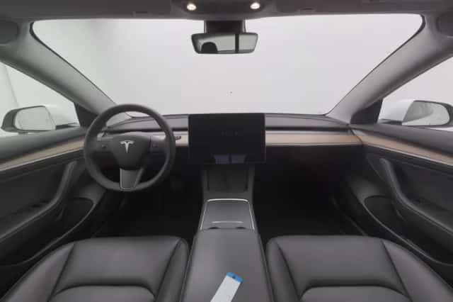 Tesla Model 3 (2021) thumbnail 3