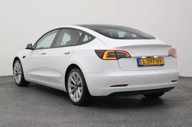 Tesla Model 3 (2021) thumbnail 6