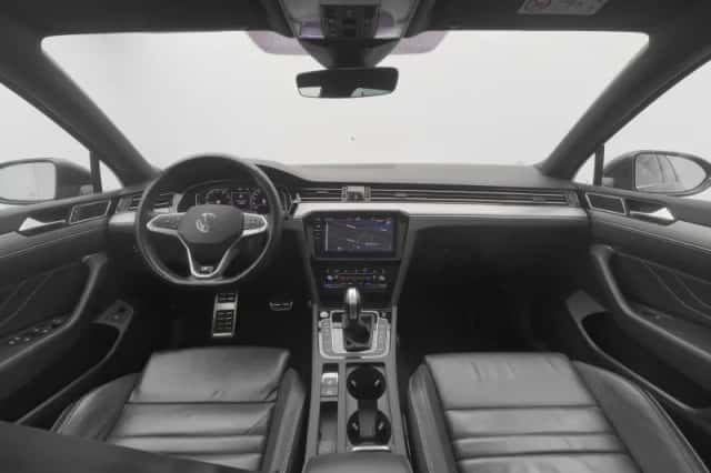 Volkswagen Passat (2022) thumbnail 3