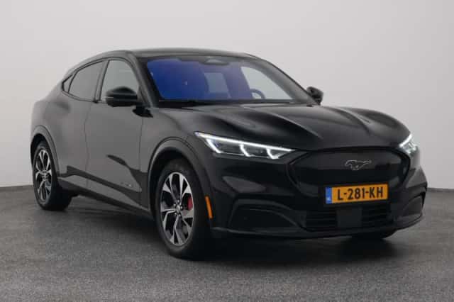 Ford Mustang (2021) thumbnail 2
