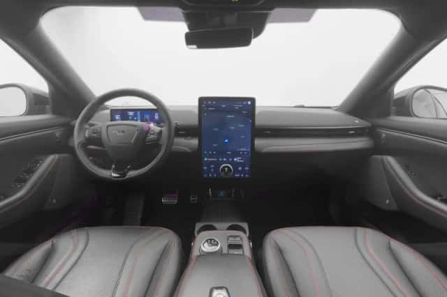 Ford Mustang (2021) thumbnail 3