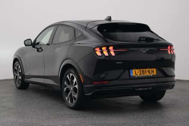 Ford Mustang (2021) thumbnail 6
