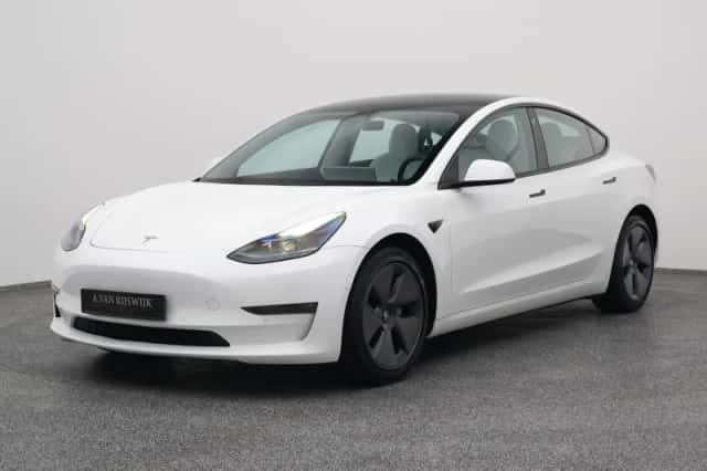 Tesla Model 3 (2022) thumbnail 1