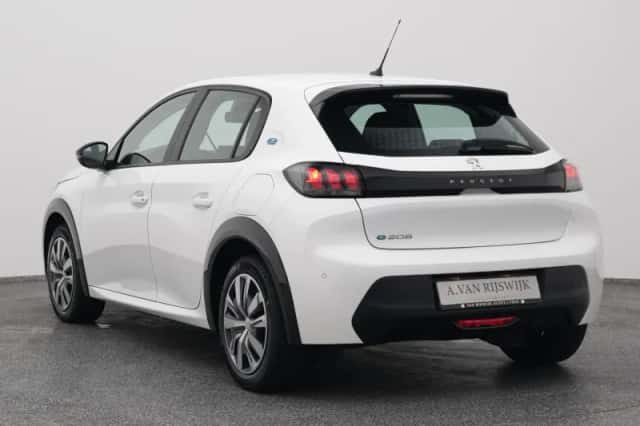 Peugeot e-208 (2023) thumbnail 6
