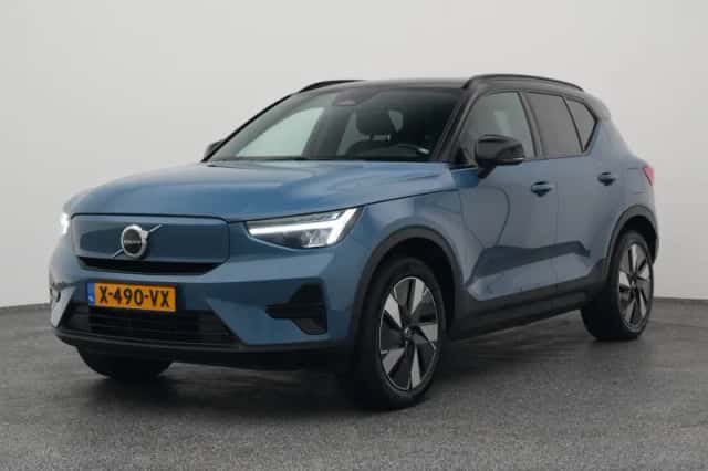 Volvo XC40 (2024) thumbnail 1