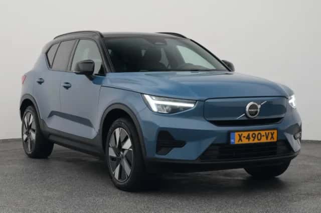 Volvo XC40 (2024) thumbnail 2