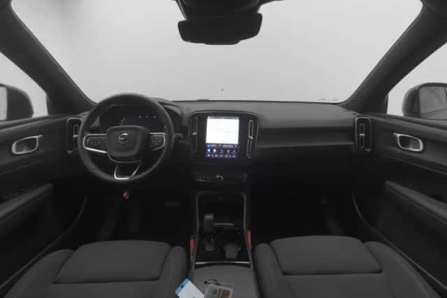 Volvo XC40 (2024) thumbnail 3