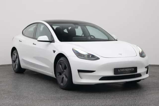 Tesla Model 3 (2023) thumbnail 2