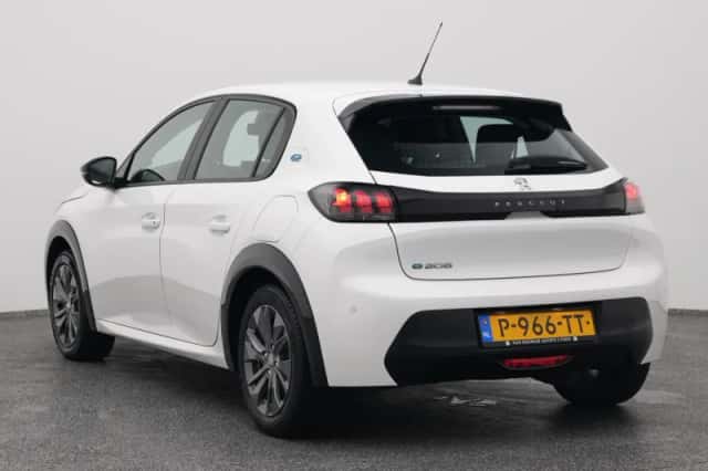 Peugeot e-208 (2022) thumbnail 6