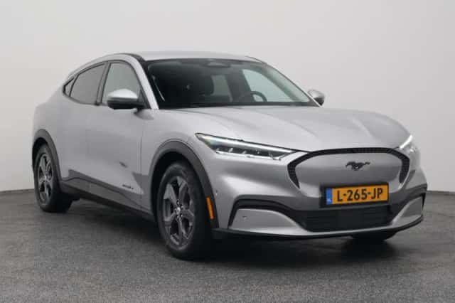 Ford Mustang (2021) thumbnail 2