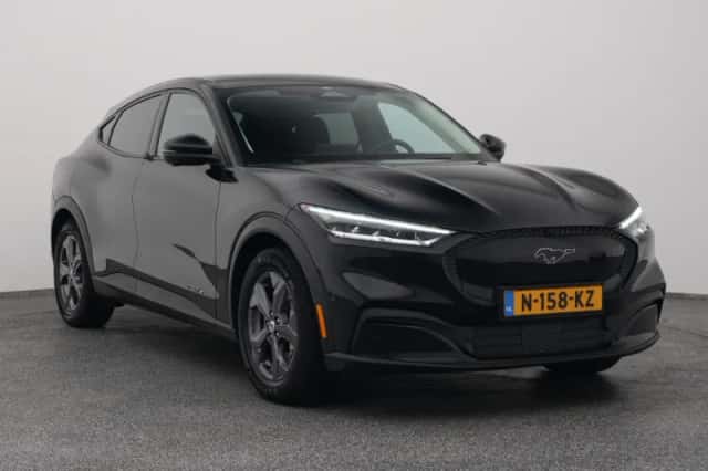 Ford Mustang (2021) thumbnail 2