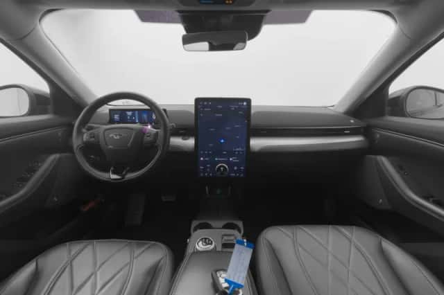 Ford Mustang (2021) thumbnail 3