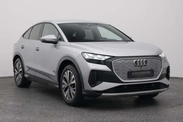 Audi Q4 (2022) thumbnail 2